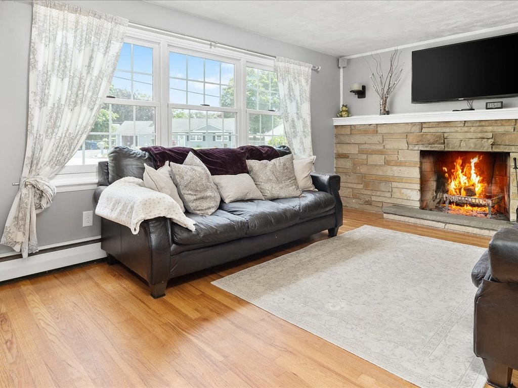 7 George Street Warwick, RI 02888 - Photo 8 of 28 Living Room
