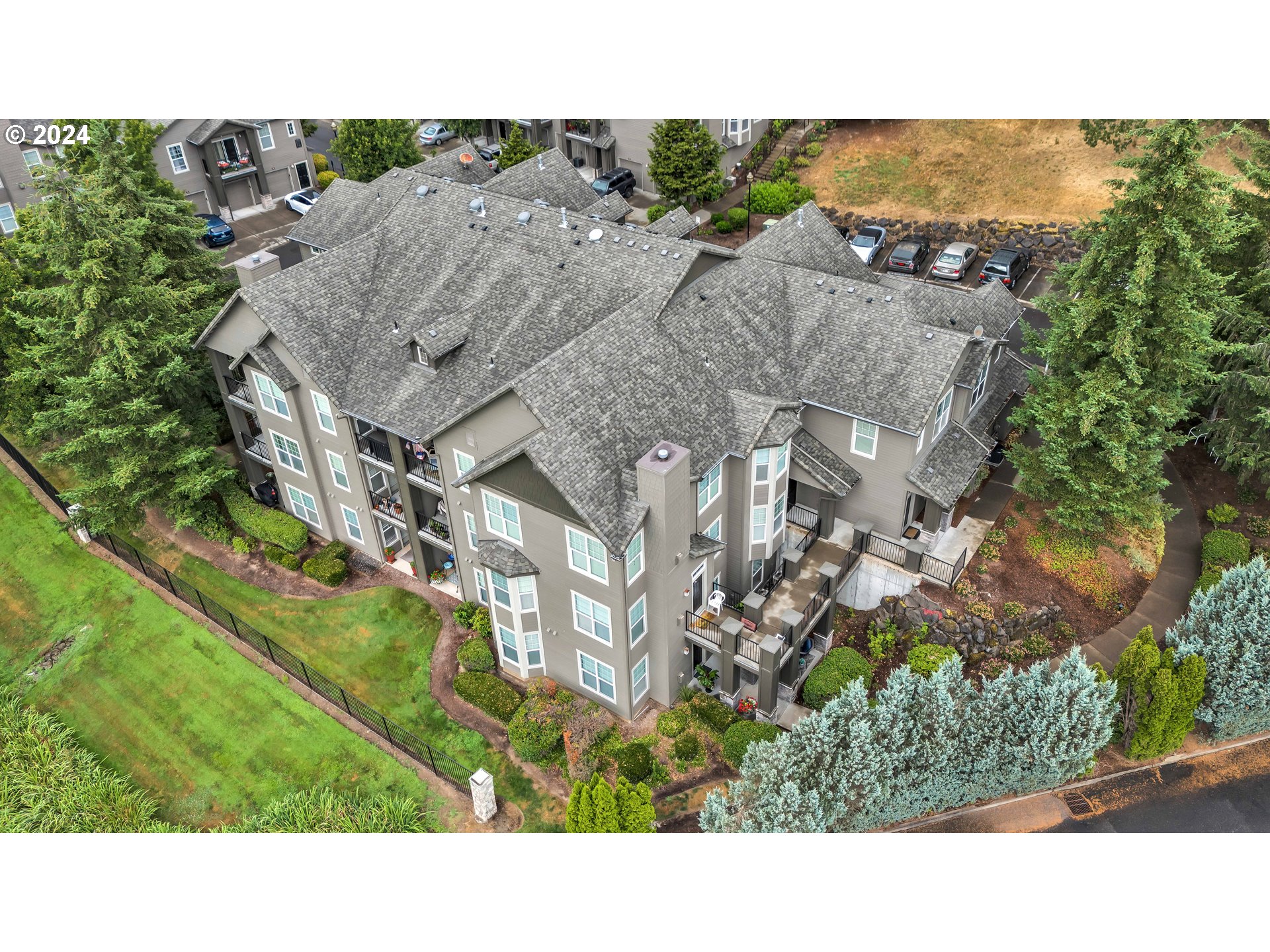 925 Springtree Lane West Linn, OR 97068 - Photo 22 of 24 a black and white photo of a house