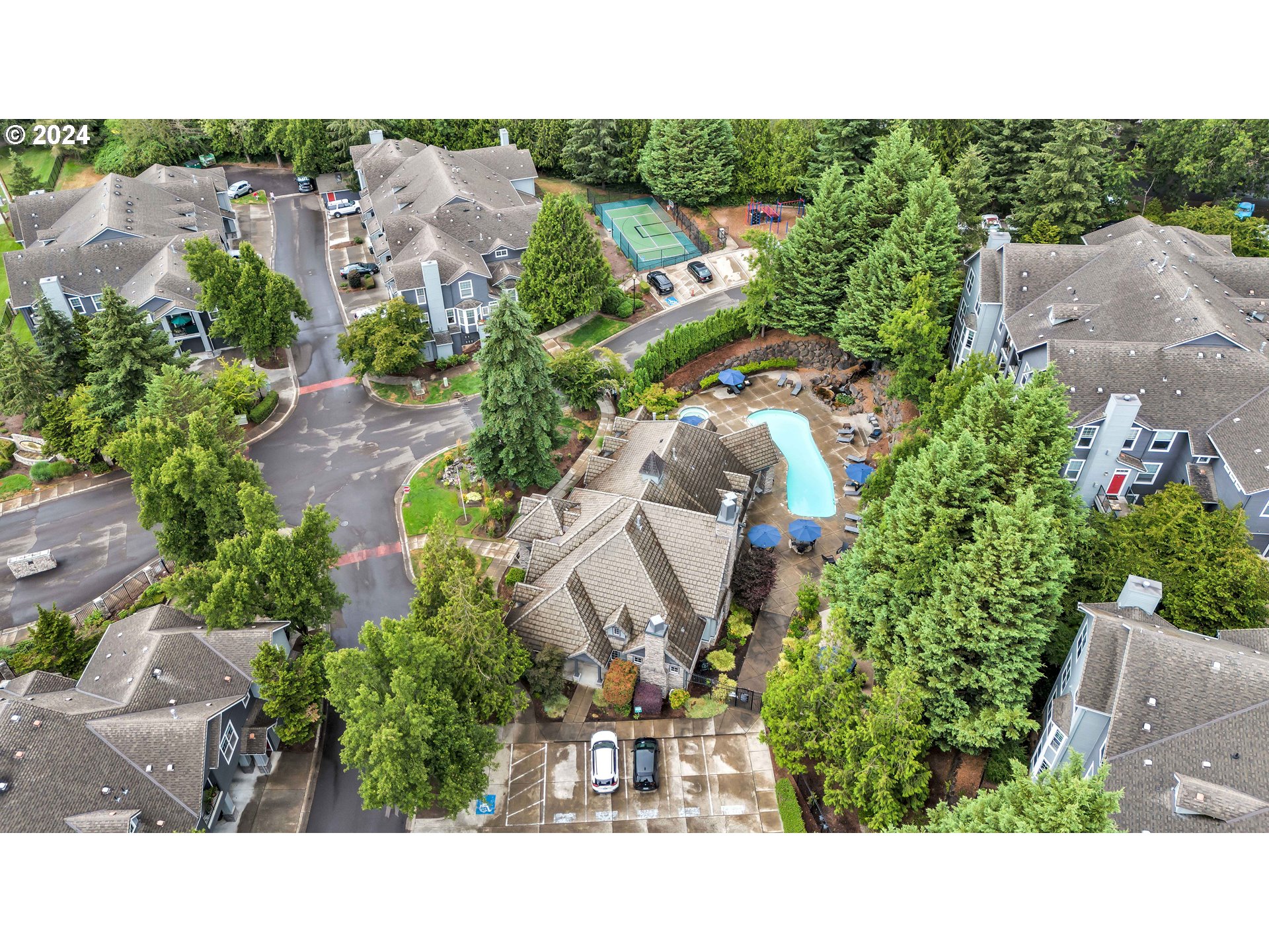 925 Springtree Lane West Linn, OR 97068 - Photo 23 of 24 an aerial view of multiple house
