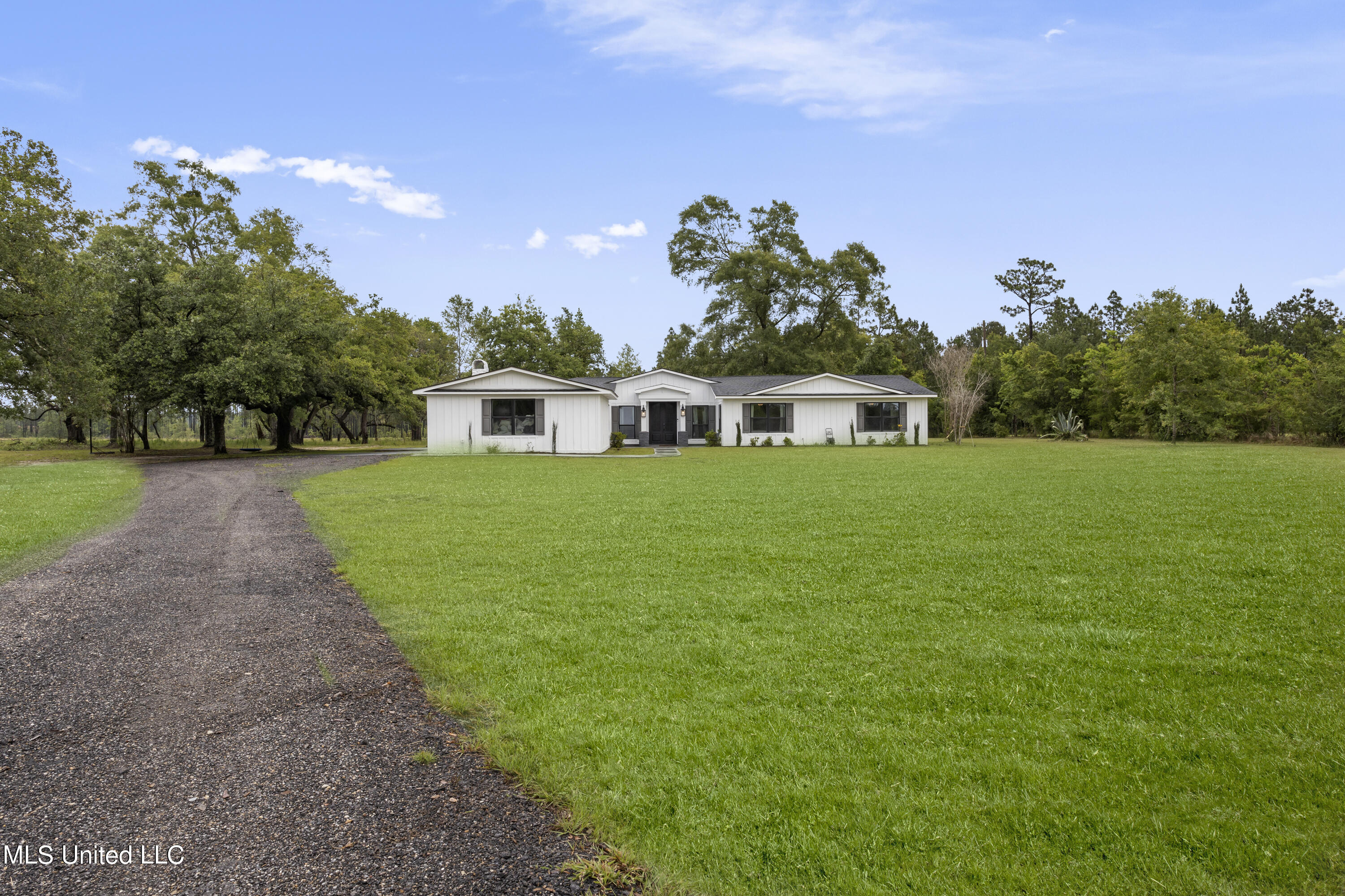 11222 Wolf River Road Gulfport, MS 39503 - Photo 2 of 35 002