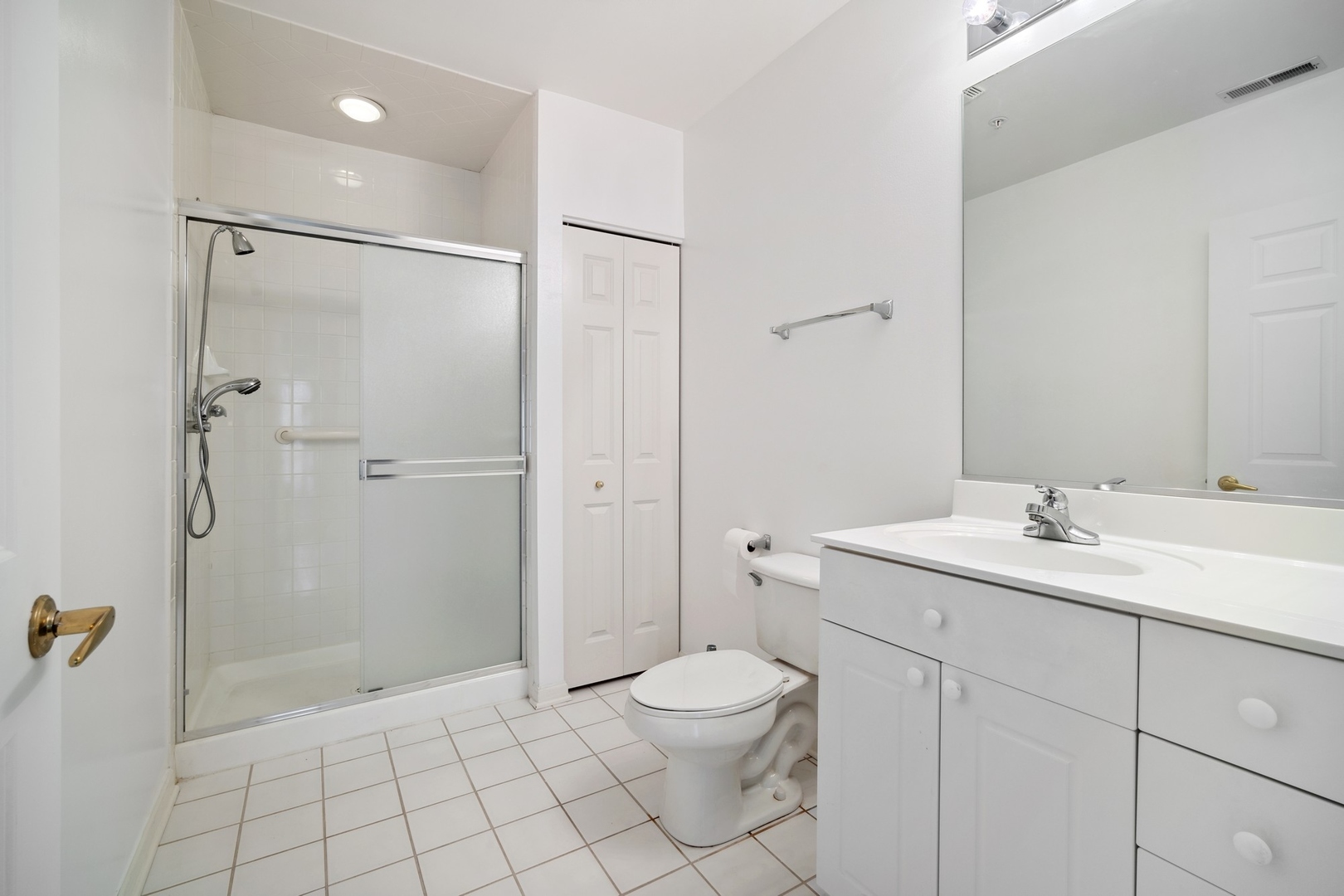 820 Weidner Road, Unit 304 Buffalo Grove, IL 60089 - Photo 14 of 18 a bathroom with a toilet sink and shower