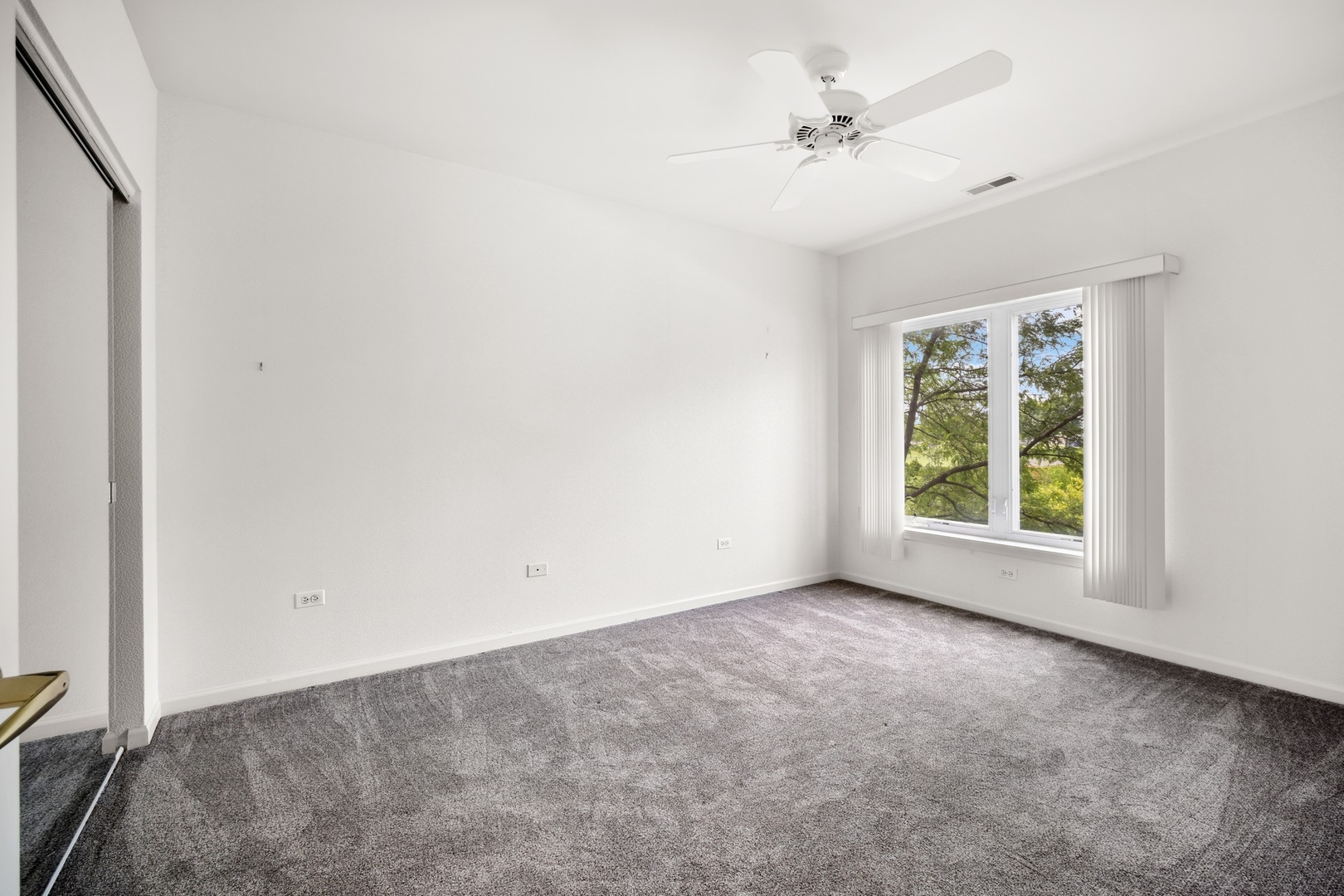 820 Weidner Road, Unit 304 Buffalo Grove, IL 60089 - Photo 16 of 18 an empty room with windows and fan