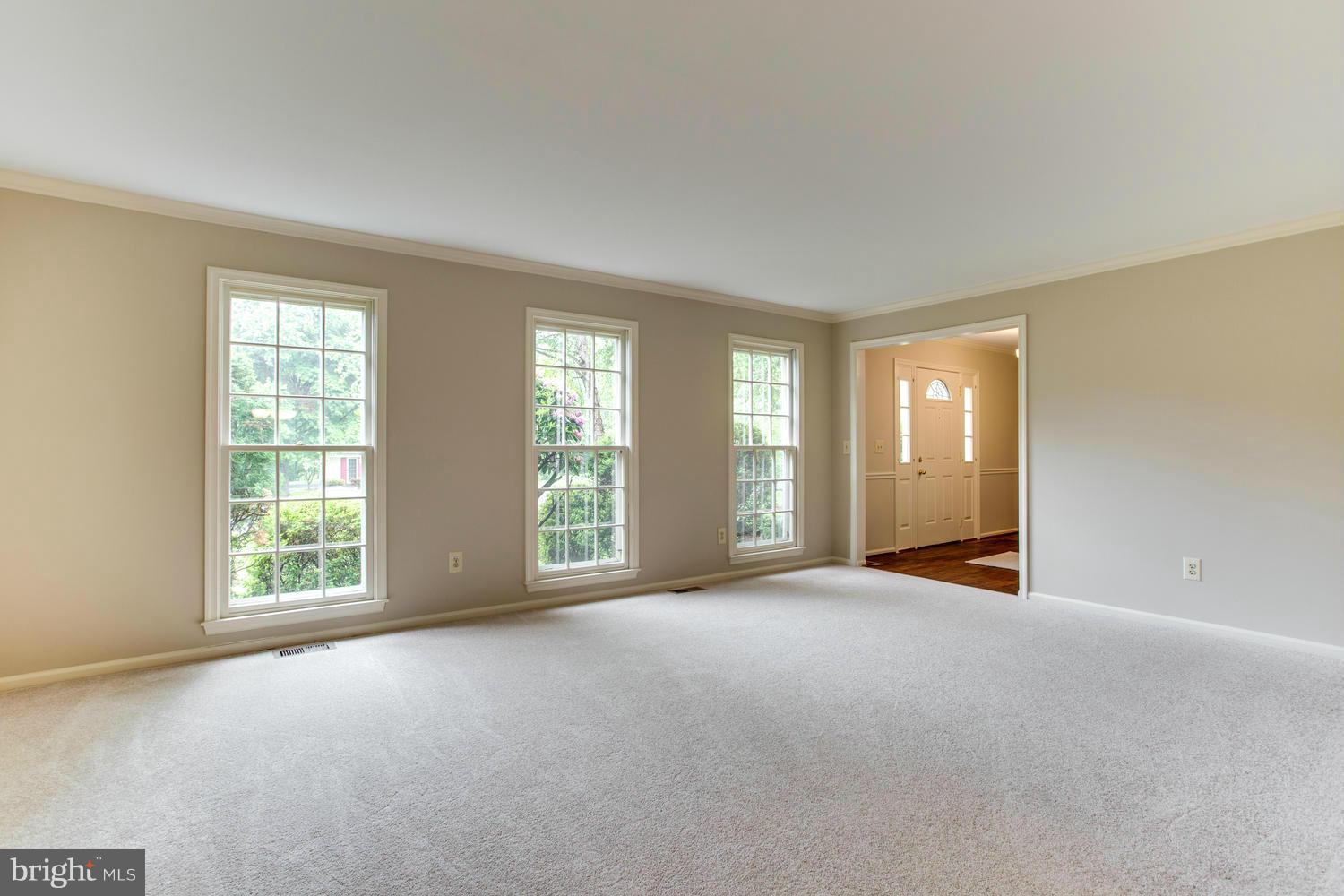 12719 Franklin Farm Road Herndon, VA 20171 - Photo 4 of 30 Living Room
