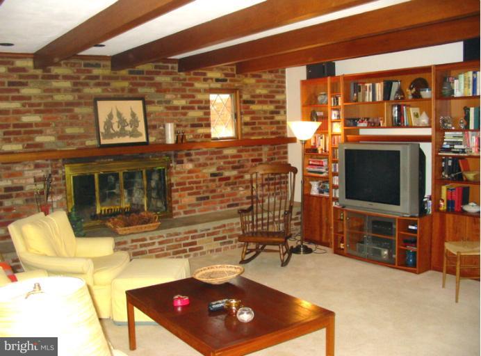 9533 Clement Road Silver Spring, MD 20910 - Photo 7 of 28 Family Room