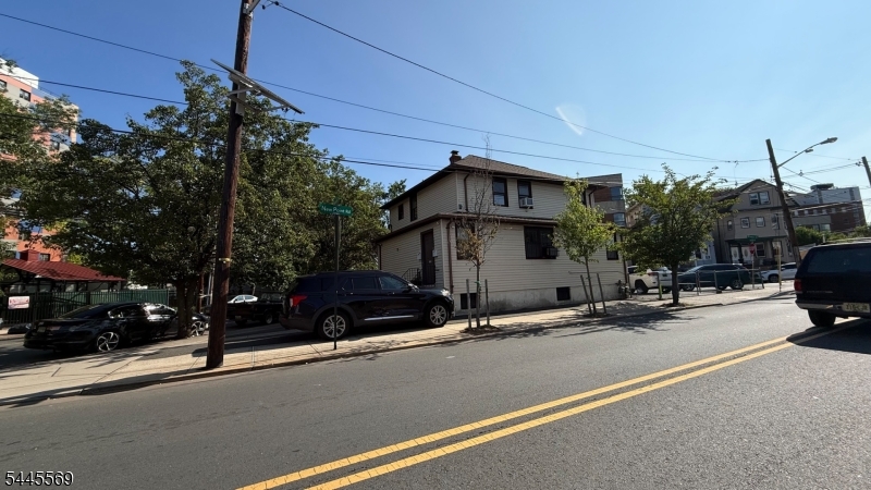 659 New Point Road Elizabeth Port, NJ 07206 - Photo 2 of 2