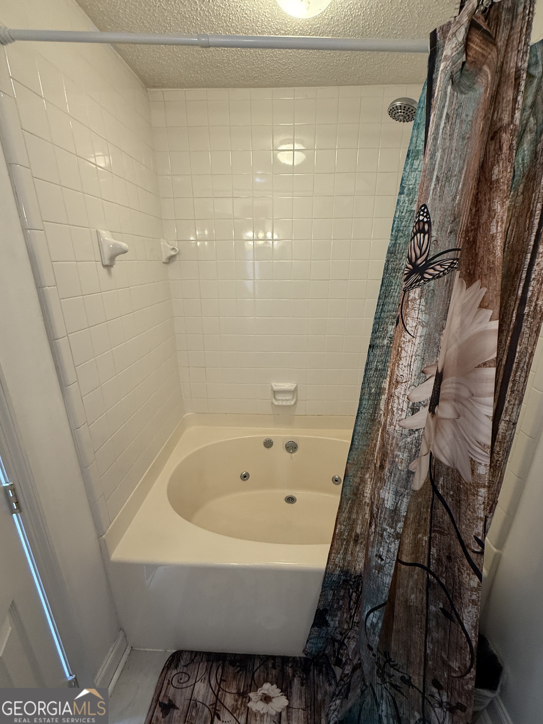 109 Layla Court Athens, GA 30605 - Photo 10 of 32 a bathroom with a bathtub and shower