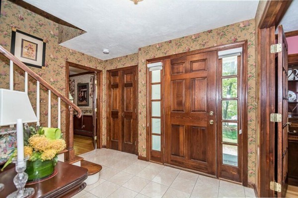 25 Holland Road Wakefield, MA 01880 - Photo 4 of 25 Gallery Image 4