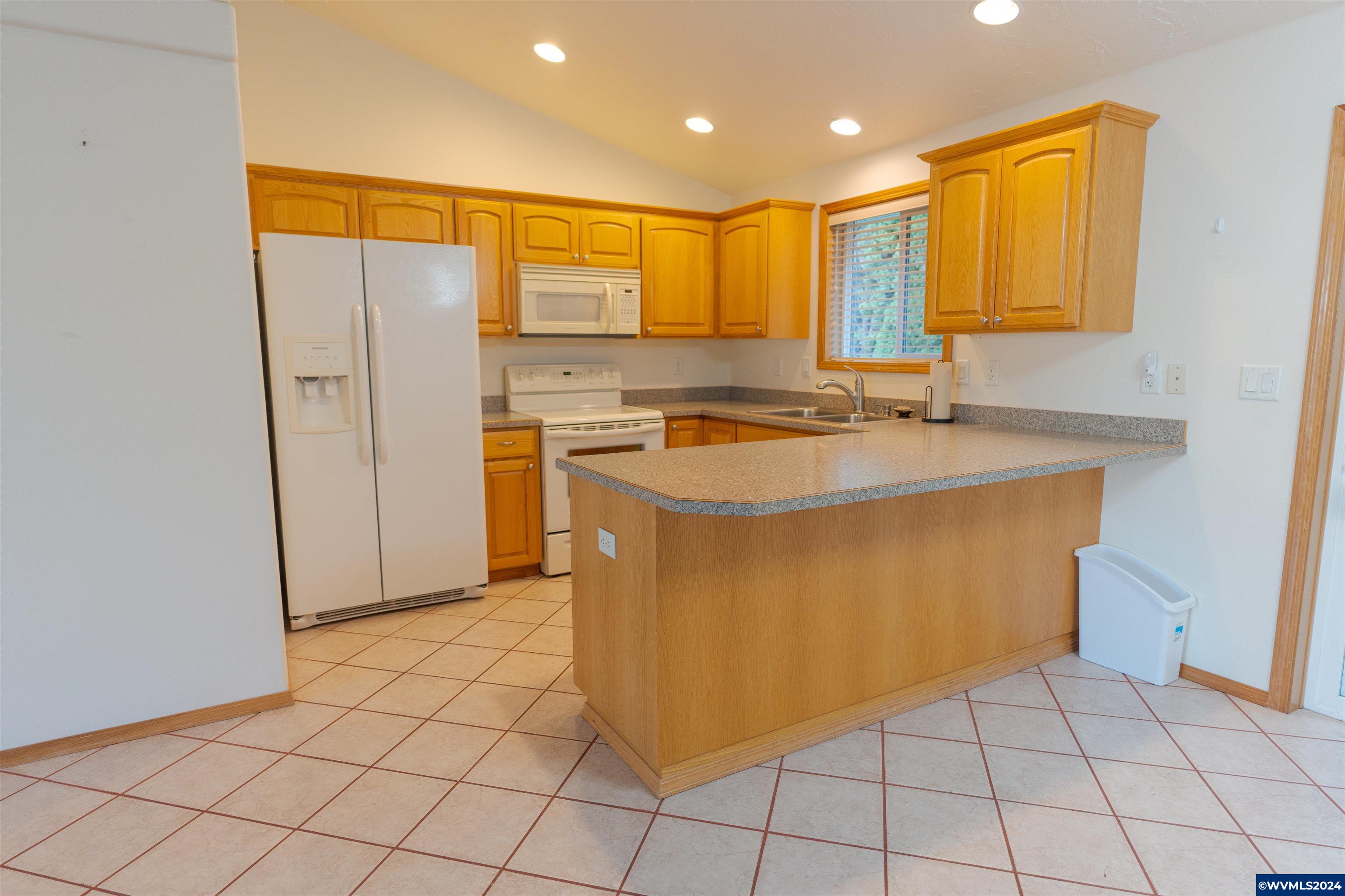 1904 Summerfield Court Southwest Albany, OR 97321 - Photo 6 of 28