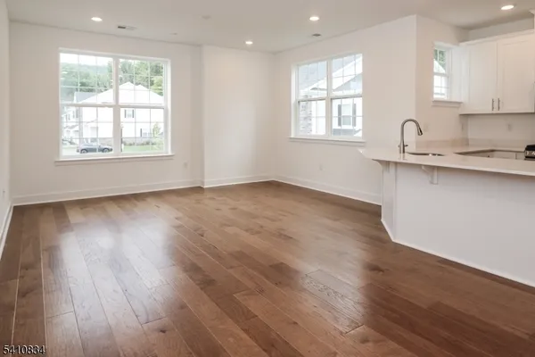 $4,300 | 71 Veterans Way, Morris Plains, NJ 07950