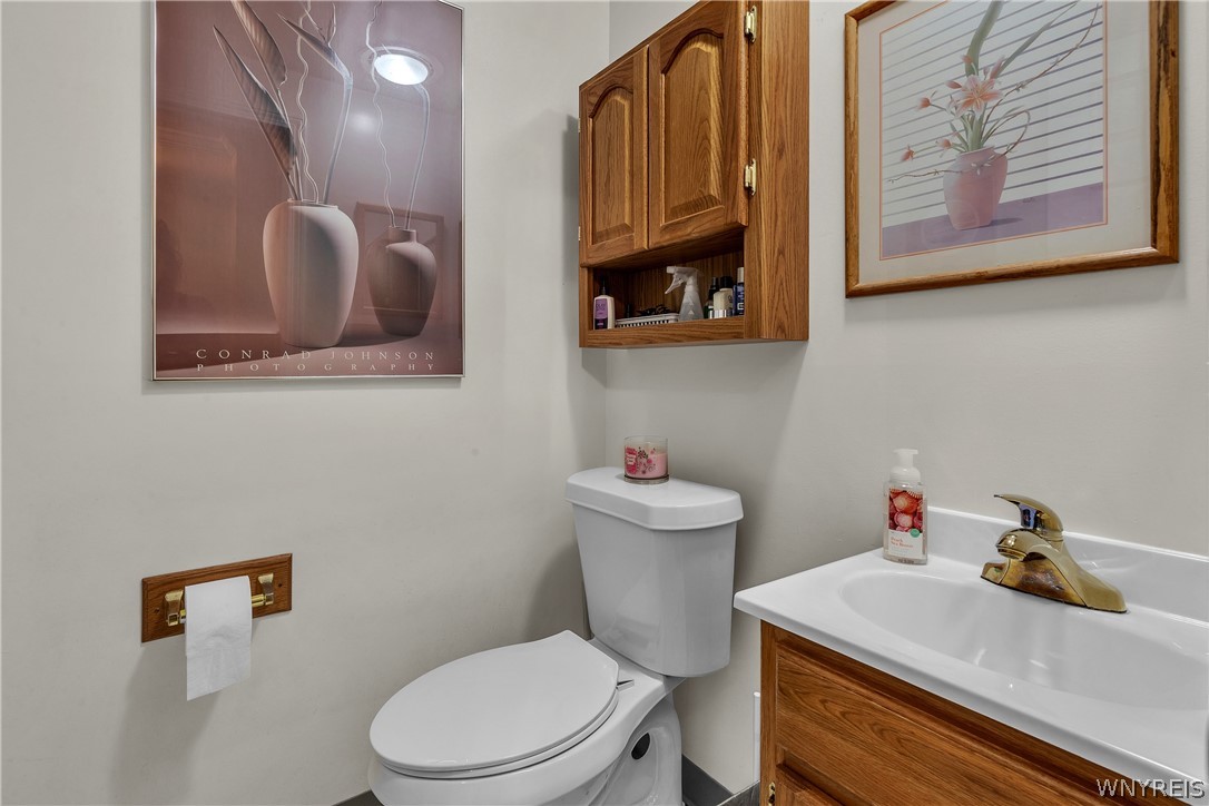 631 Skinnersville Road, Unit F Amherst, NY 14228 - Photo 17 of 36 1st floor 1/2 bath