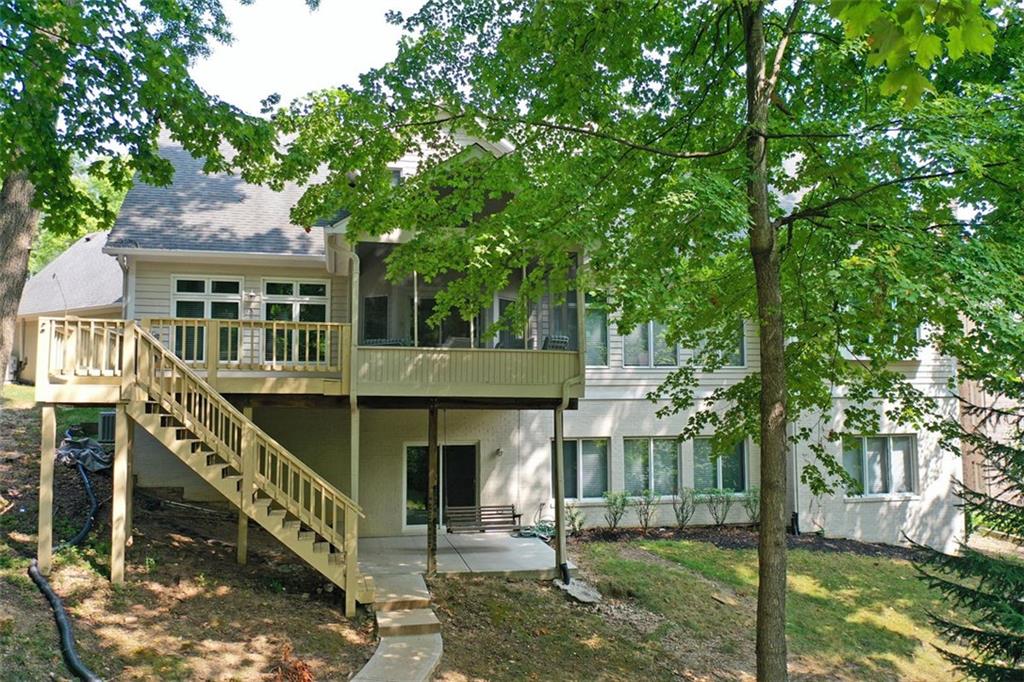 12295 Ridgeside Road Indianapolis, IN 46256 - Photo 4 of 55 Gallery Image 4