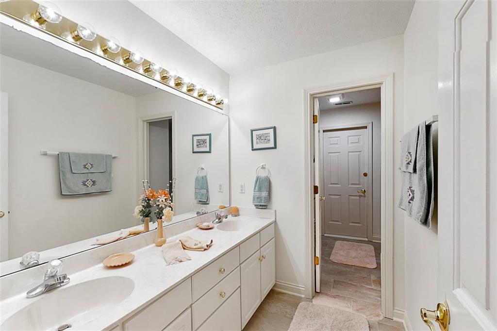 12295 Ridgeside Road Indianapolis, IN 46256 - Photo 33 of 55 Gallery Image 33