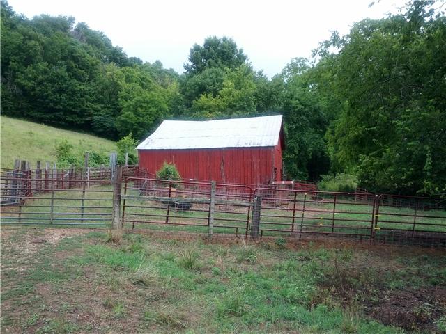 2835 Dunlap Road Duck River, TN 38454 - Photo 4 of 18 Cow Barn