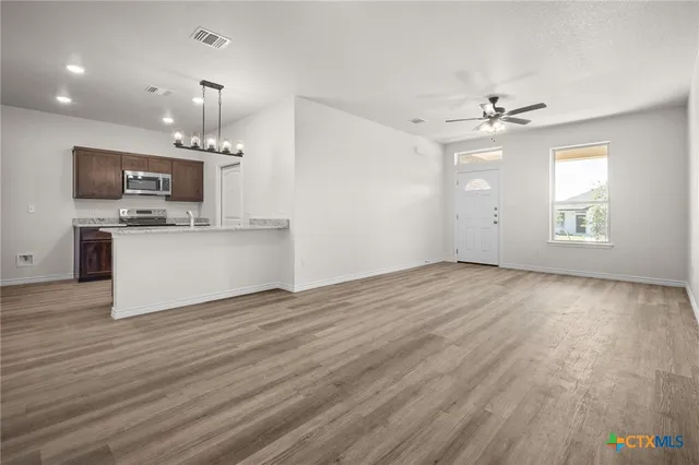 $399,999 | 126 Leon Lane, Kempner, TX 76539