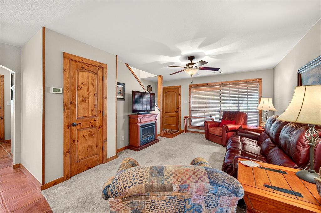 13631 Farm To Market Road 981 Blue Ridge, TX 75424 - Photo 11 of 40 a living room with furniture and a window