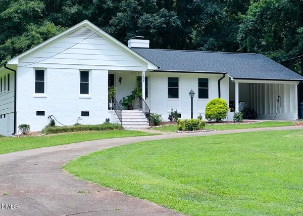 $220,000 | 737 Lakeview Drive, Henderson, NC 27536