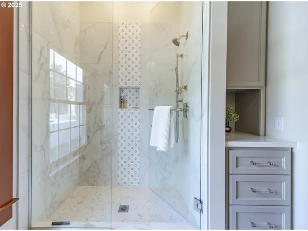 $1,995,000 | 45871 Goodpasture Road, Vida, OR 97488