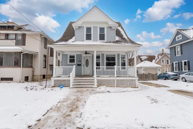 $355,000 | 483 Barrett Street, Elgin, IL 60120