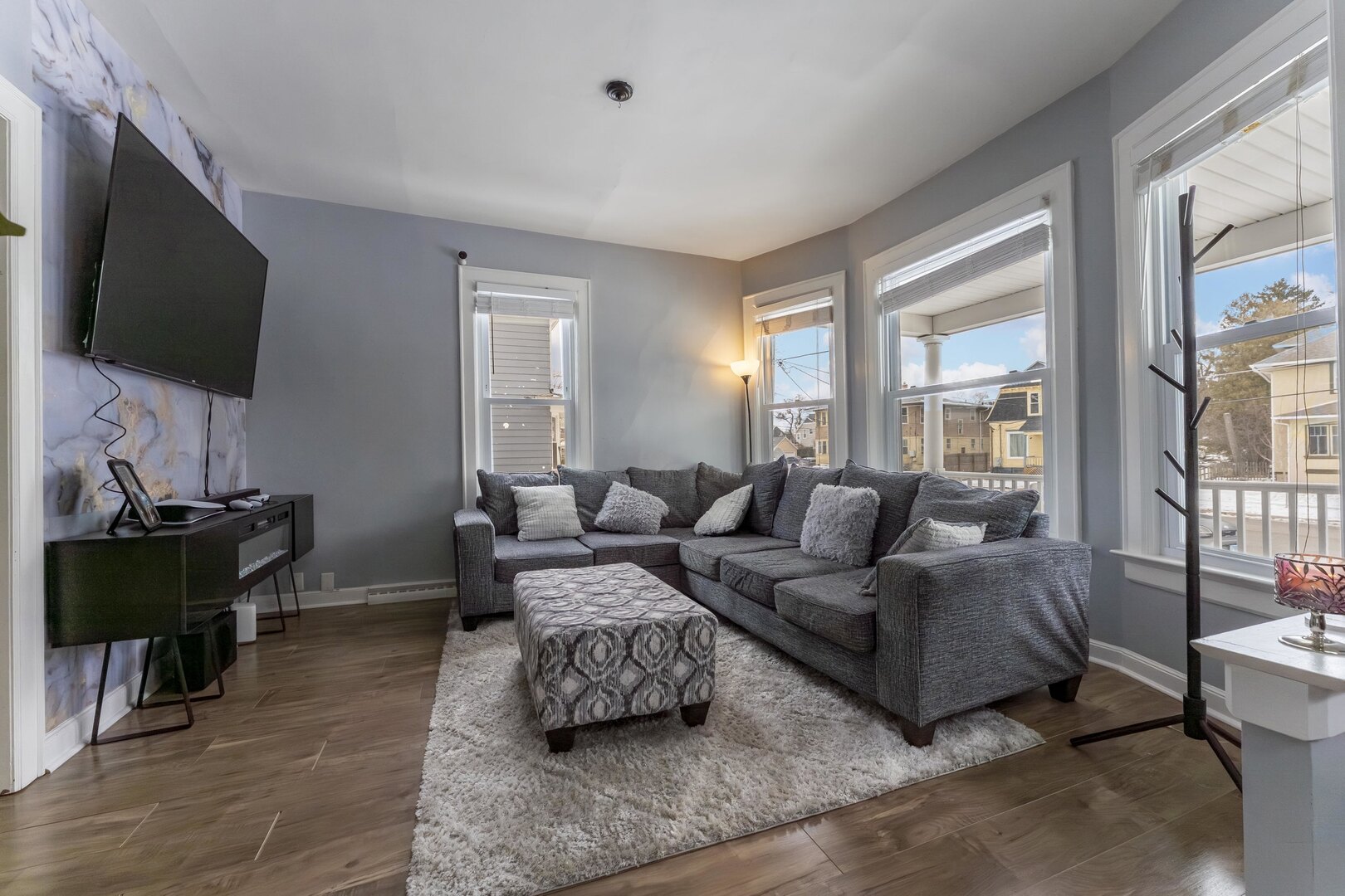 483 Barrett Street Elgin, IL 60120 - Photo 3 of 20