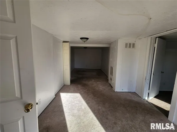 $40,000 | 2025 Broadway, Hannibal, MO 63401