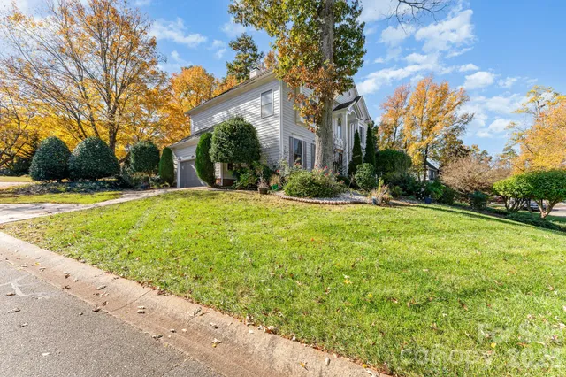 a view of a house with a backyard