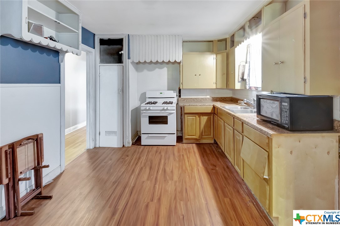 1005 Mac Arthur Street Victoria, TX 77901 - Photo 13 of 38