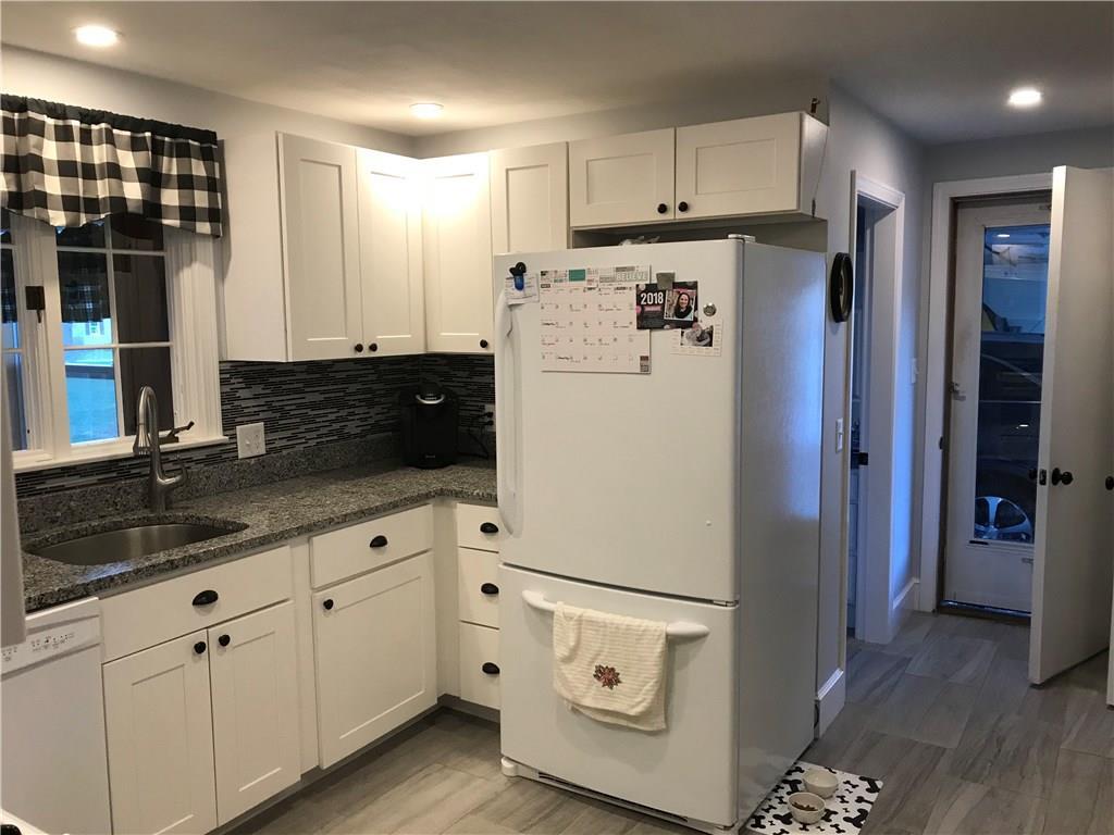 8 Woodside Drive Cumberland, ME 04021 - Photo 5 of 33 Photo
