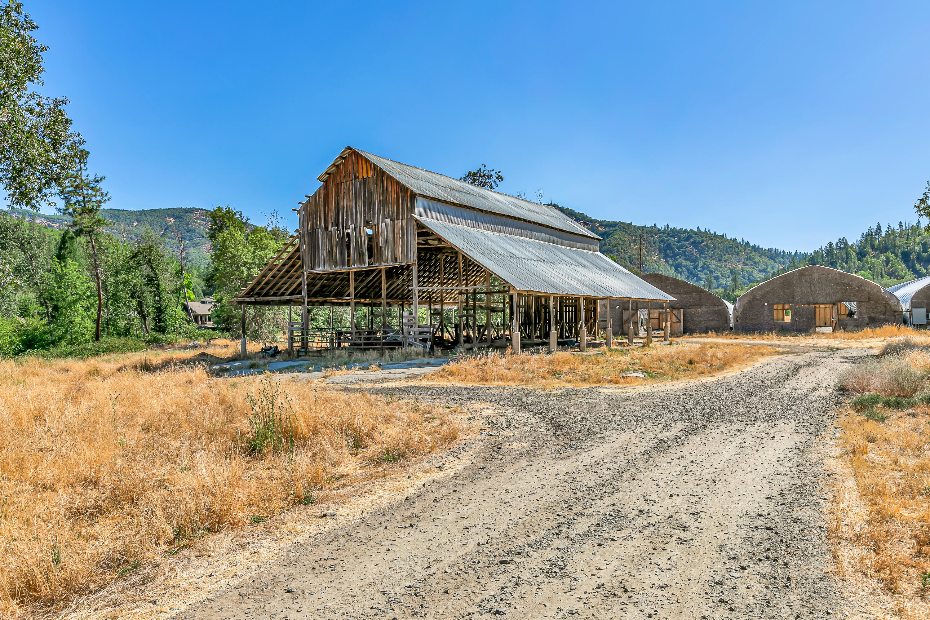 9820 East Evans Creek Road Rogue River, OR 97537 - Photo 11 of 58 9R9A5538