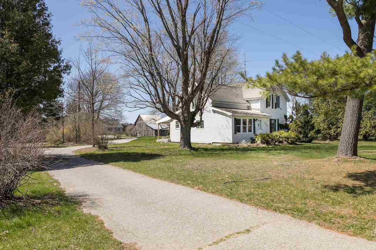 12426 South Maple City Road Maple City, MI 49664 - Photo 34 of 98 1889228-33.JPG