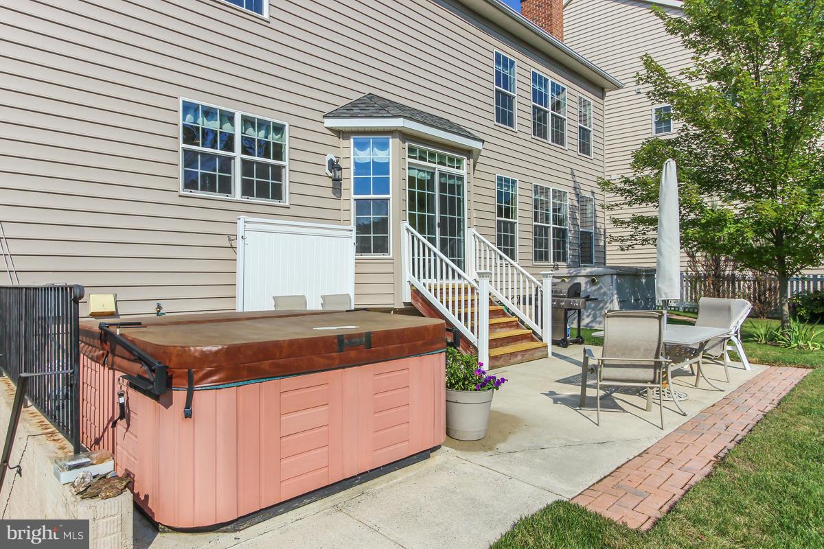 23113 Persimmon Ridge Road Clarksburg, MD 20871 - Photo 28 of 30 Exterior (Rear)
