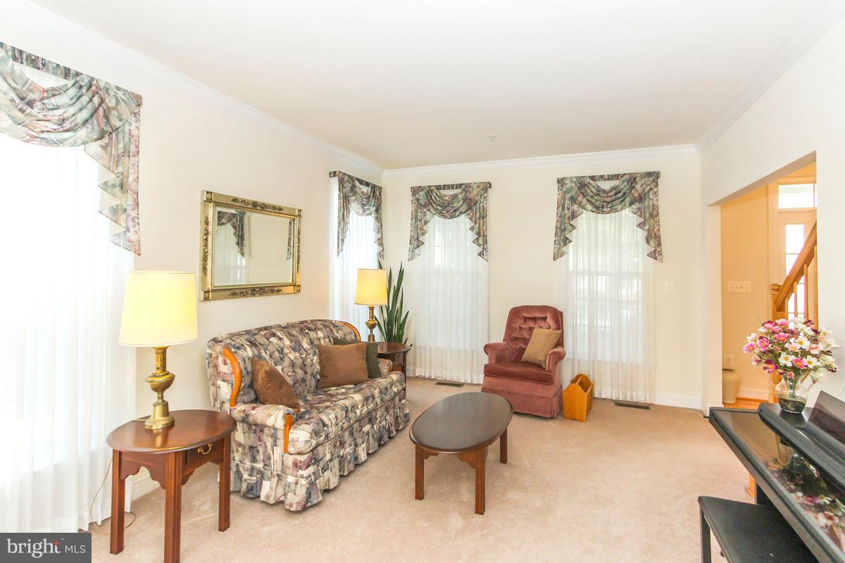 23113 Persimmon Ridge Road Clarksburg, MD 20871 - Photo 6 of 30 Living Room