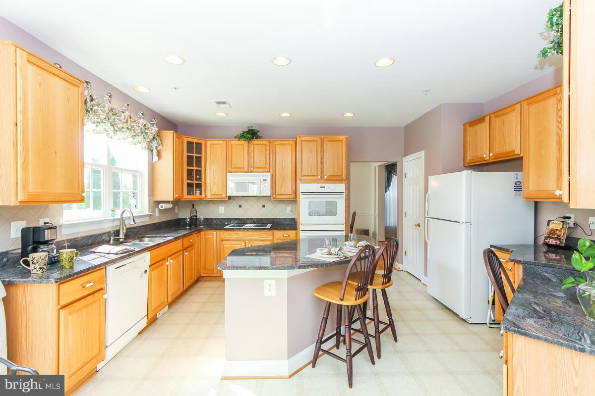 23113 Persimmon Ridge Road Clarksburg, MD 20871 - Photo 8 of 30 Kitchen