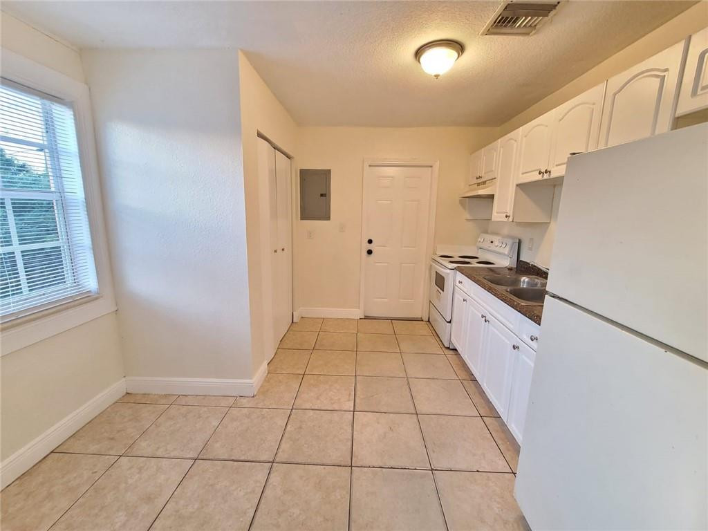 632 West 3rd Street Riviera Beach, FL 33404 - Photo 4 of 28 Photo 4