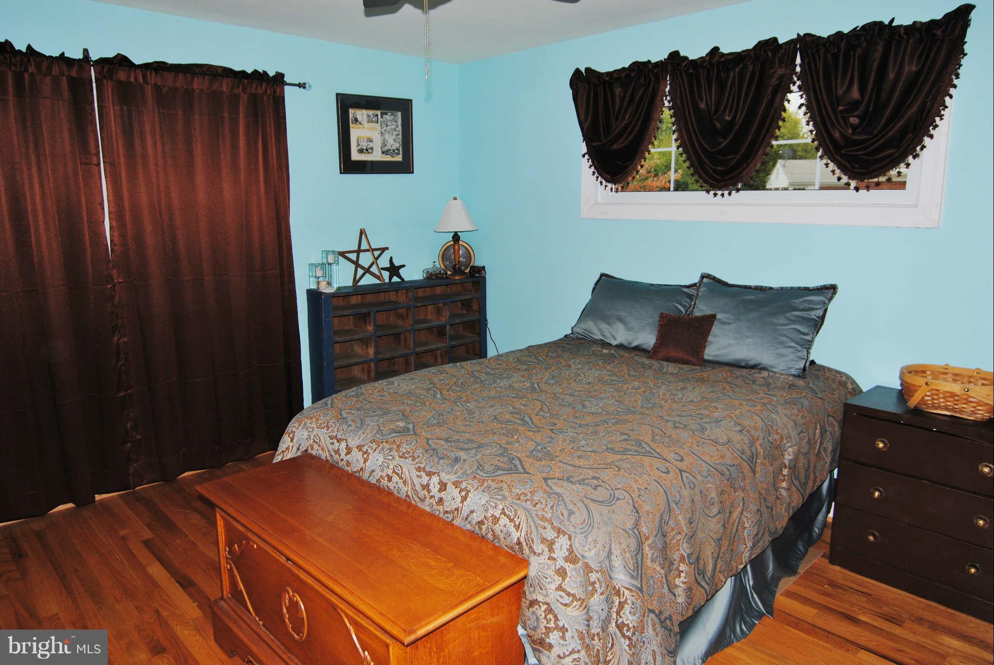 6914 Gilbert Street Springfield, VA 22150 - Photo 11 of 16 Bedroom (Master)