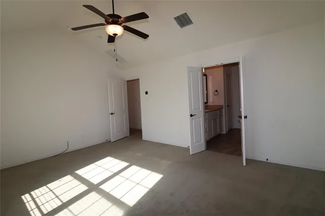 a view of empty room with window