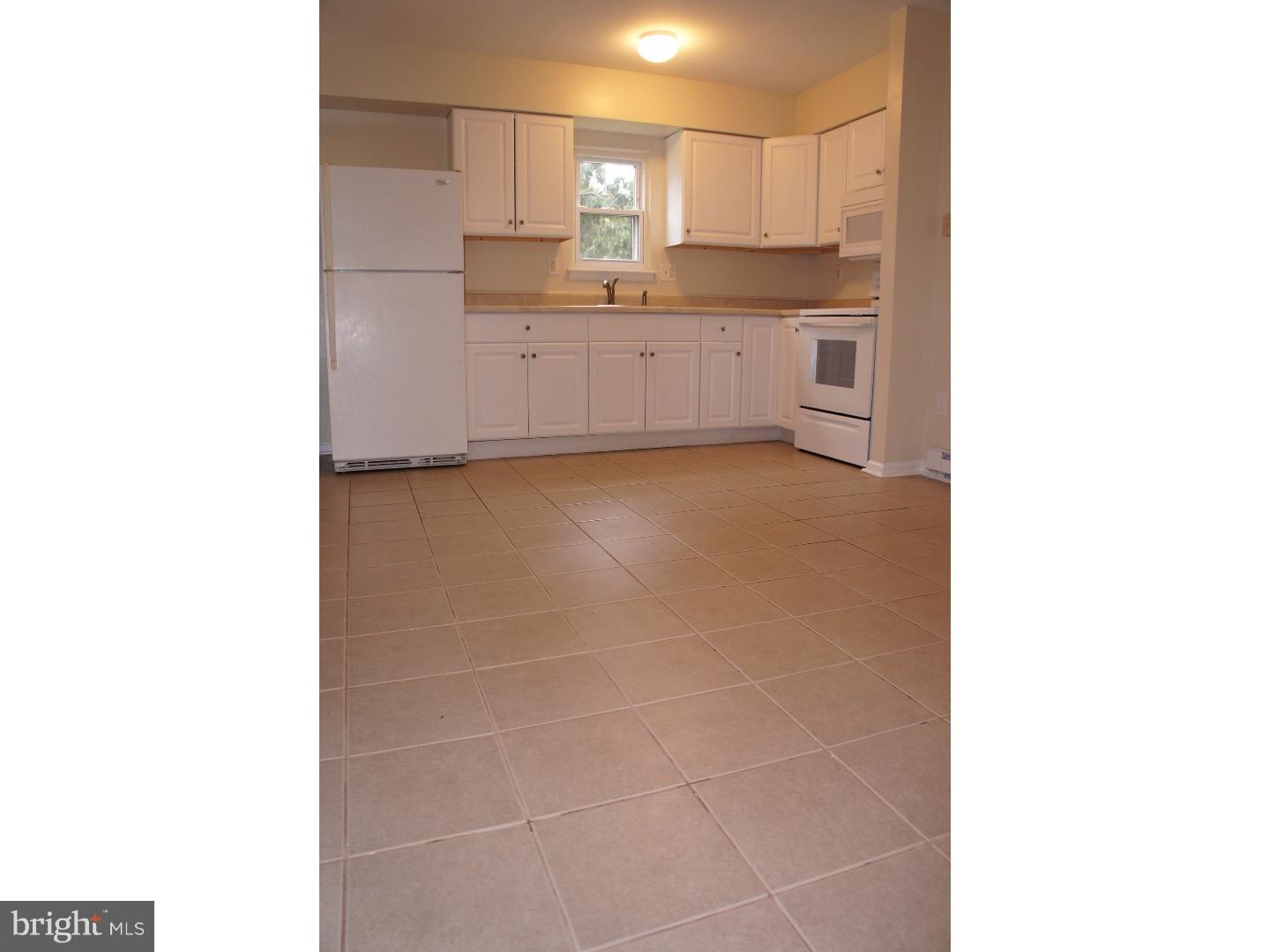 85 Berkshire Road Sicklerville, NJ 08081 - Photo 3 of 16 Gallery Image 3