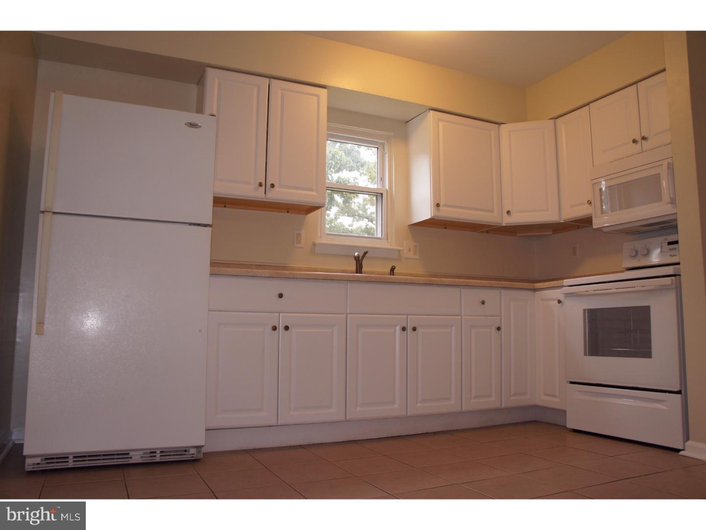 85 Berkshire Road Sicklerville, NJ 08081 - Photo 4 of 16 Gallery Image 4