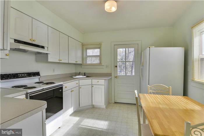 1419 Tar Point Road Pasadena, MD 21122 - Photo 6 of 16 Kitchen
