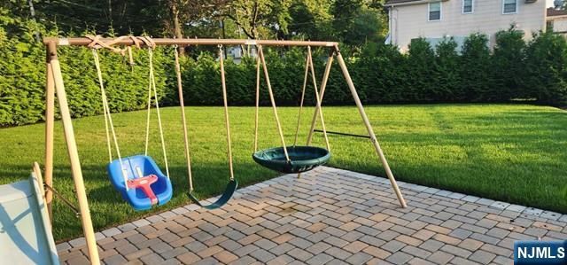 377 Chelsea Street Paramus, NJ 07652 - Photo 7 of 8