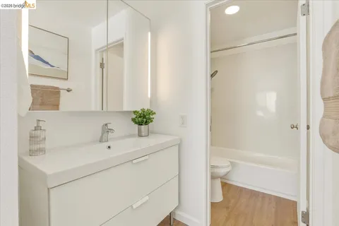 $639,000 | 545 Pierce Street, Unit 2313, Albany, CA 94706