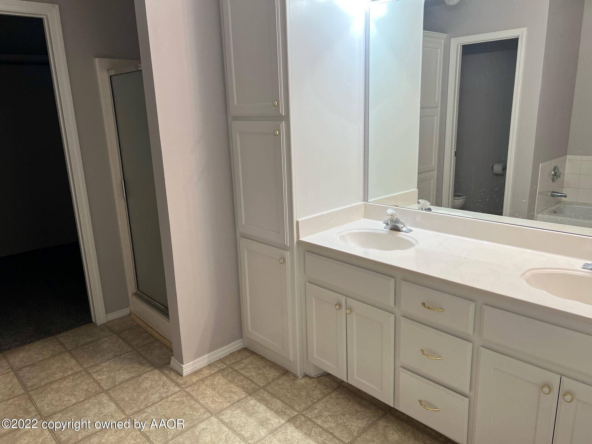 3617 South Mirror Street Amarillo, TX 79118 - Photo 7 of 11 mst bath2