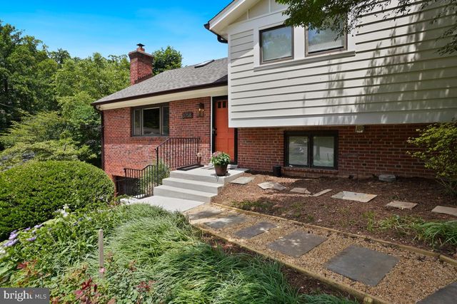 $1,410,573 | 3758 30th Road North, Arlington, VA 22207