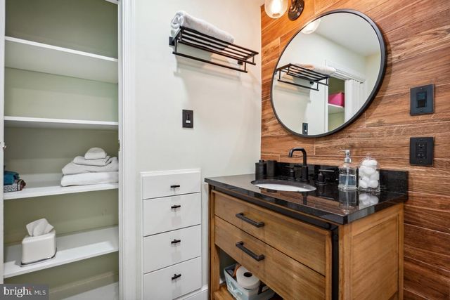 $1,410,573 | 3758 30th Road North, Arlington, VA 22207