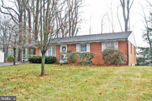 1102 Ridge Road Elizabethtown, PA 17022 - Photo 3 of 14