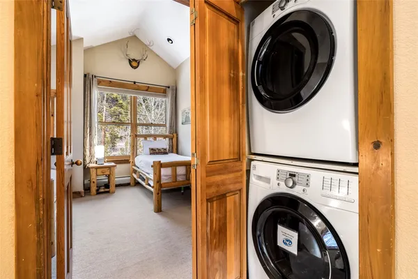 a view of a bedroom with washer and dryer
