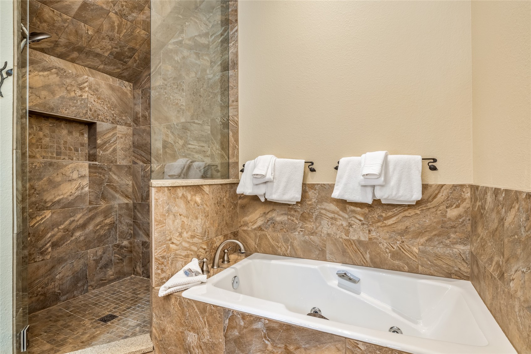 720 Alhambra Road, Unit 8741 Keystone, CO 80435 - Photo 26 of 49 a bathroom with a bathtub and shower