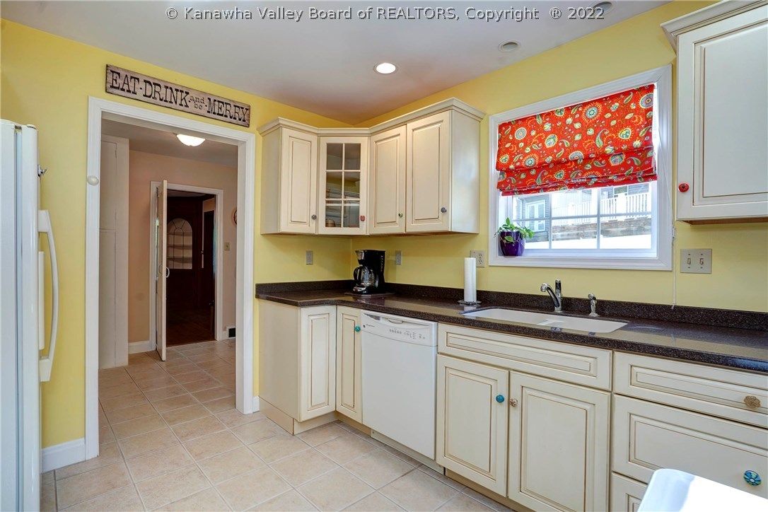 1104 Hickory Road Charleston, WV 25314 - Photo 17 of 37 Gallery Image 17