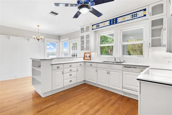 $575,000 | 211 South Central Avenue, Umatilla, FL 32784