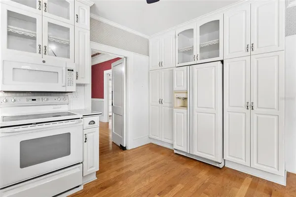 $575,000 | 211 South Central Avenue, Umatilla, FL 32784