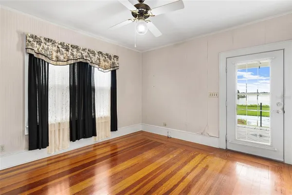 $575,000 | 211 South Central Avenue, Umatilla, FL 32784